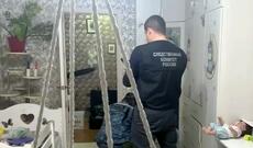 Yeniyetmə qız iki balaca bacısını öldürərək gəzintiyə çıxıb