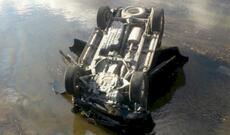 Ağdaşda kişi avtomobili qaçırıb kanala aşırdı