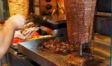 Dönərdən yenə kütləvi zəhərlənmə: Bu dəfə 18 nəfər...