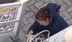 Bakıda dayənin körpəyə qarşı işgəncə görüntüləri yayıldı-Video