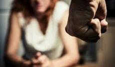 Azərbaycanda qardaş bacını döyərək xəstəxanalıq etdi