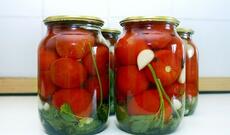 Sumqayıtda pomidor turşusundan zəhərlənən qadın xəstəxanada ölüb