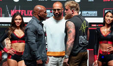 Mayk Tayson baxışlar döyüşü zamanı Ceyk Pola sillə vurub