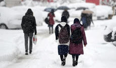 Hava şəraiti ilə əlaqədar olaraq bəzi bölgələrdə məktəblər bağlanıb