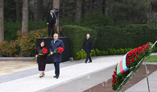 Dövlət və hökumət rəsmiləri Fəxri xiyabanda Ulu Öndər Heydər Əliyevin xatirəsini yad ediblər