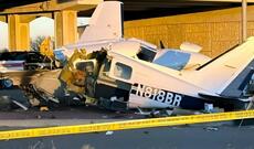 ABŞ-da təyyarə avtomobillərə çırpılaraq yarıya bölünüb