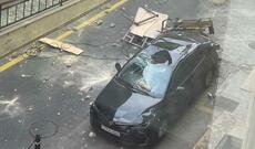 Bakıda təmir avadanlığı “Toyota”nın üstünə aşdı - Video