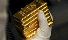 Ölkəyə 41 qızıl külçə keçirən vəzifəli şəxsin fotosu yayılıb