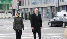 Prezident İlham Əliyev və birinci xanım Mehriban Əliyeva Xocalı soyqırımı abidəsini ziyarət ediblər