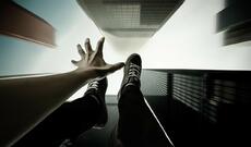 Bakıda 12 yaşlı uşaq 14-cü mərtəbədəki mənzilin pəncərəsindən yıxılaraq ölüb