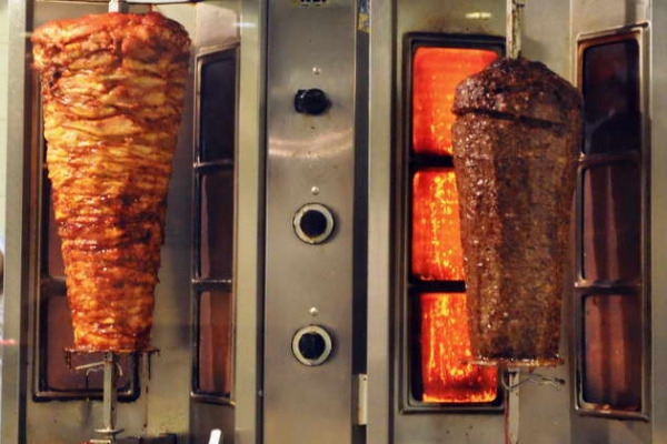 Toyuq dönərində ölüm saçan hiylə: Ağardıcı ilə əti ağardırlar!