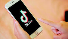 Tiktokda canlı yayım faciəsi: 11 yaşlı qızının gözü önündə...