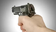 Bakıda gənc oğlan atasının silahı ilə özünü vurub