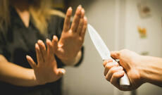 Gədəbəydə dəhşət: qayın gəlinin üzünü doğradı