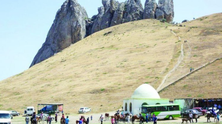 Siyəzəndə qadın paraşütlə qayaya çırpılaraq öldü - TƏFƏRRÜAT