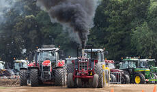 Ənənəvi olaraq keçirilən traktor yarışları