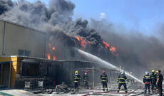 Abşeronda boya istehsalı zavodu yanır