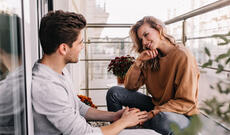 Biləsuvarda 22 yaşlı oğlan sevgilisi ilə intim münasibətdə oldu: “Anası gəldi, pəncərədən qaçdım” – TƏFƏRRÜAT