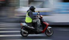 Azərbaycanda moped sürücülərindən sürücülük vəsiqəsi tələb oluna bilər