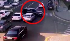 "Land Rover" parklanmış 3 maşını aşırdı - Video