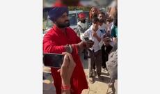 Hindistanda müalicəvi bitkilər satıcısı mərcə özünü ilana dişlətdirib və ölüb