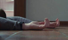 "Təzyiqdən" ölən qadın gəlini tərəfindən boğularaq öldürülüb