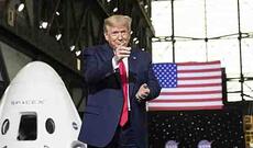 Tramp astronavtların 2028-ci ilə qədər Aya qayıtmasını tələb edən fərman imzalayıb