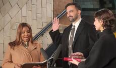 Mamdani Qurani-Kərimə əl basaraq and içib və Nyu-York şəhərinin meri vəzifəsinə başlayıb