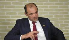 Deputatın Dubayda toy edən qardaşını niyə döydülər?