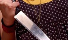 Bakıda yeniyetmə qız anasını döydüyü üçün atasını bıçaqladı