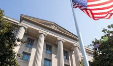 Azərbaycan vətəndaşı olan bank işçisi ABŞ-də tibbi sığorta şirkətinə “atıb”