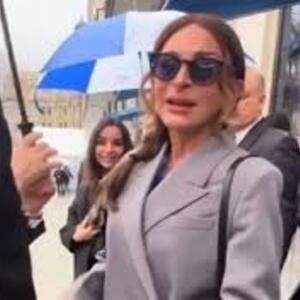 Mehriban Əliyeva onu məhv etdi: Qadın paltarında… - Video