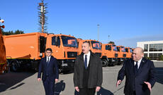 Prezident İlham Əliyev Bakıda məişət tullantıları daşıyan texnikalarla tanış olub