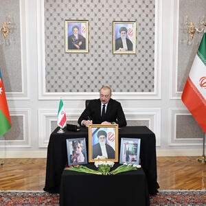 Prezident İlham Əliyev İranın ölkəmizdəki səfirliyində olub, başsağlığı verib