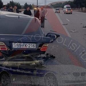 “Mersedes” daş hasara çırpıldı, 21 yaşlı gənc öldü - Foto