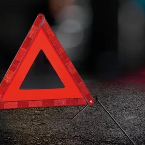 Mingəçevirdə maşın fərdi həyət evininin darvazasına çırpıldı