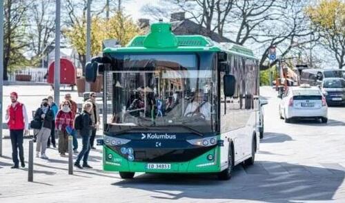 Avtobuslarda quraşdırılan naməlum cihaz - Foto