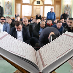 Bakının məscidlərində bayram namazı qılınıb