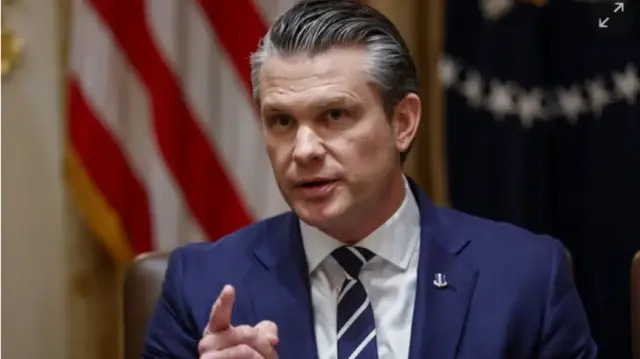 Pit Heqset qaradərililərə və qadınlara general rütbəsi verilməsindən imtina edib