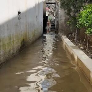 Sabunçuda evləri, həyətləri kanalizasiya suyu basdı - VİDEO