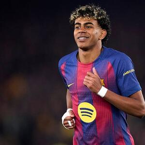 Yamal  La Liqa matçında 100 dəfə meydana çıxan ən gənc oyunçu olub