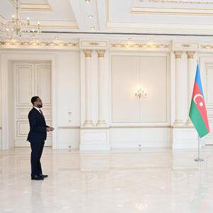 Prezident İlham Əliyev Somalinin Azərbaycanda yeni təyin olunmuş səfirini qəbul edib