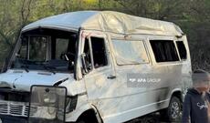 Sabirabadda şagirdləri daşıyan mikroavtobus aşdı