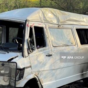 Sabirabadda şagirdləri daşıyan mikroavtobus aşdı