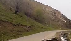 Yardımlı–Deman yolunda təhlükəli vəziyyət: Çay sahilində hər an çökmə ola bilər