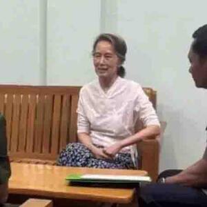 Myanmanın keçmiş lideri Aun San Su Çi ev dustaqlığına köçürülüb