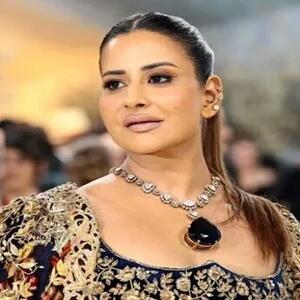 Milyarder 15 milyonluq boyunbağı ilə... - Foto