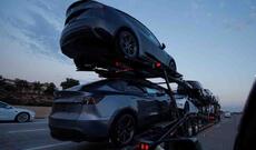 Tesla stikerlərlə bağlı problemlərə görə təxminən 15 min yolsuzluq avtomobilini geri çağıracaq