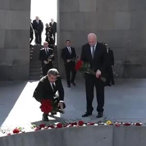 Gürcü nazir qondarma erməni soyqırımı abidəsini ziyarət etdi - FOTO