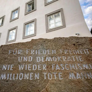 Hitlerin doğulduğu ev polis məntəqəsinə çevrildi
